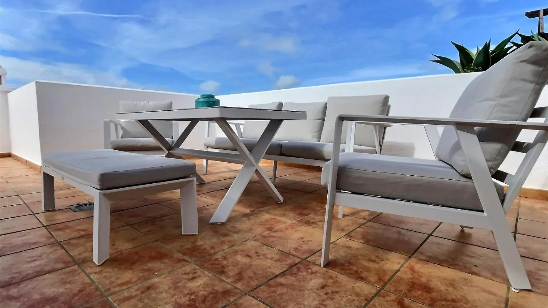 Superb 3-Bed Penthouse Minutes Drive To The Beach Buenas Noches Daire