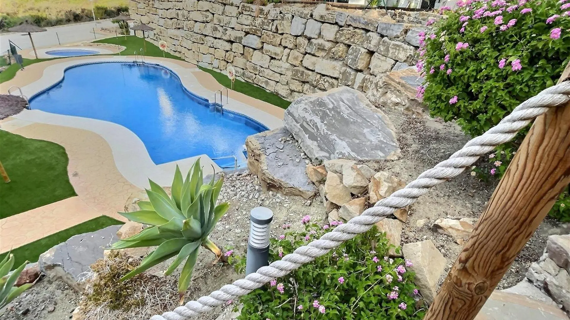 Superb 3-Bed Penthouse Minutes Drive To The Beach Buenas Noches İspanya