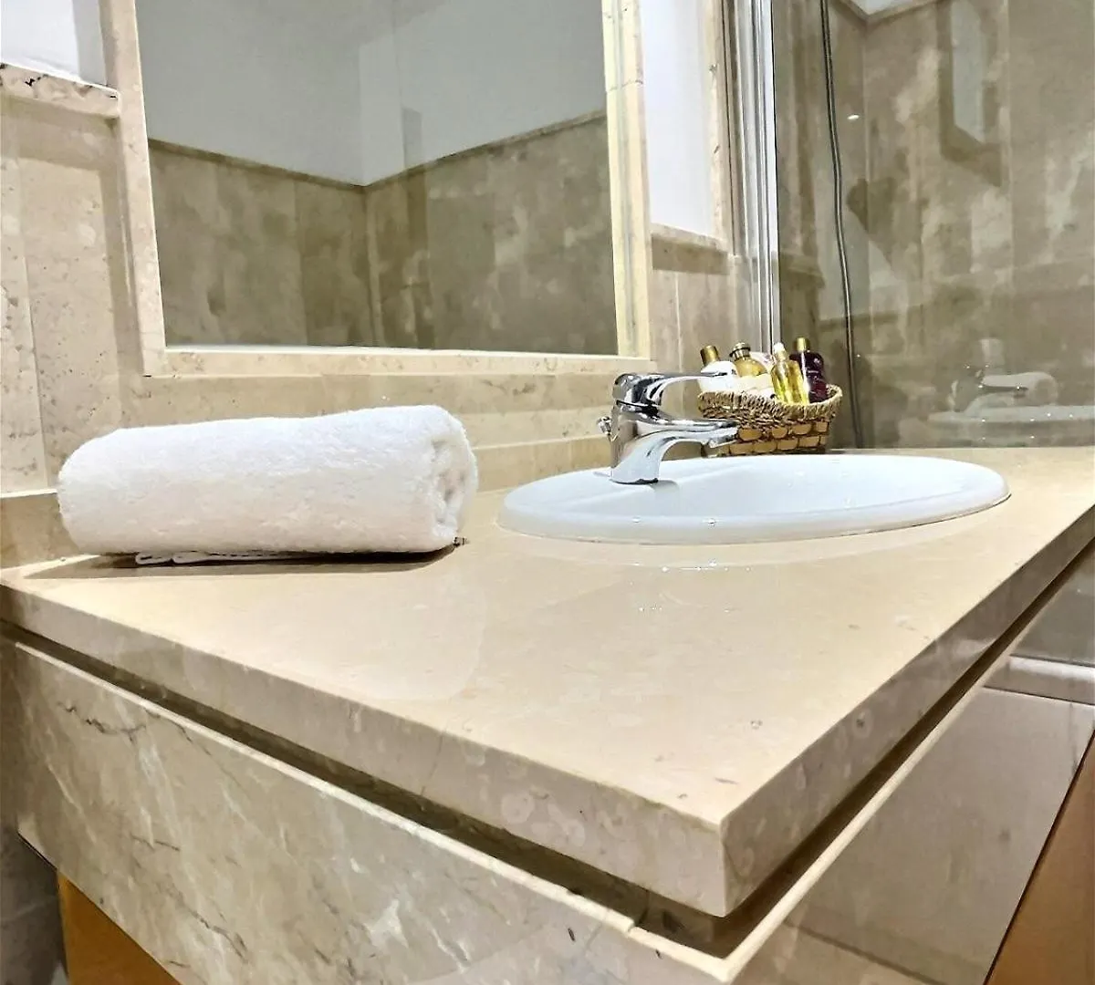Superb 3-Bed Penthouse Minutes Drive To The Beach Buenas Noches Daire