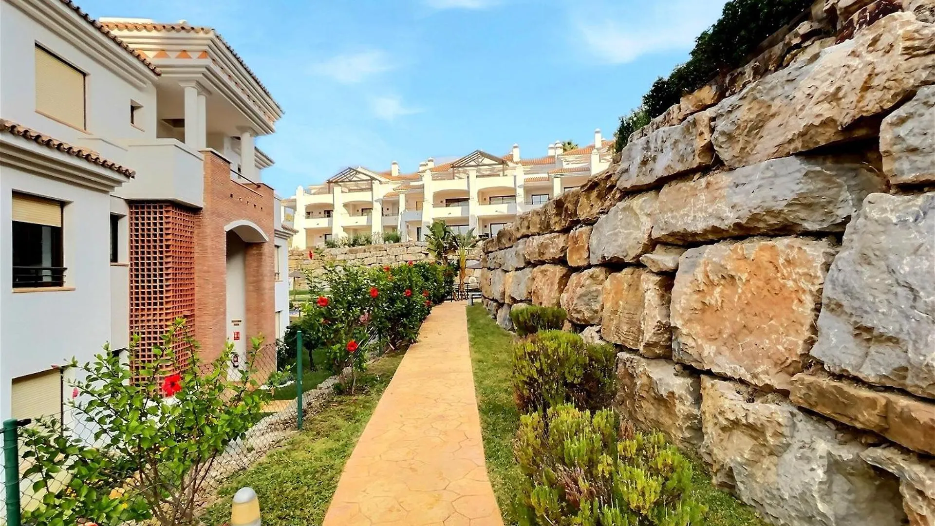 Superb 3-Bed Penthouse Minutes Drive To The Beach Buenas Noches 0*,  İspanya