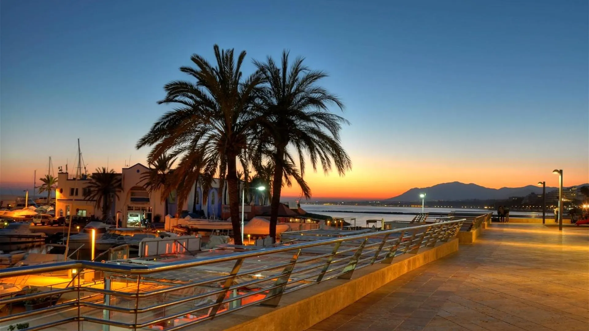 Superb 3-Bed Penthouse Minutes Drive To The Beach Buenas Noches Daire
