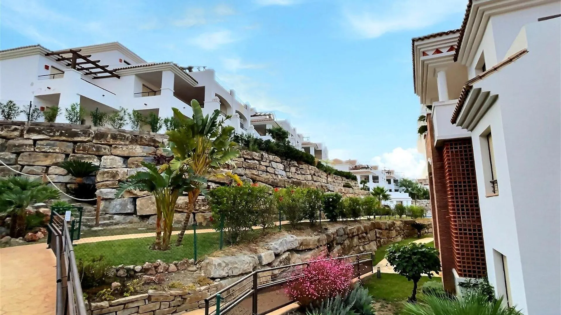 Superb 3-Bed Penthouse Minutes Drive To The Beach Buenas Noches 0*,  İspanya