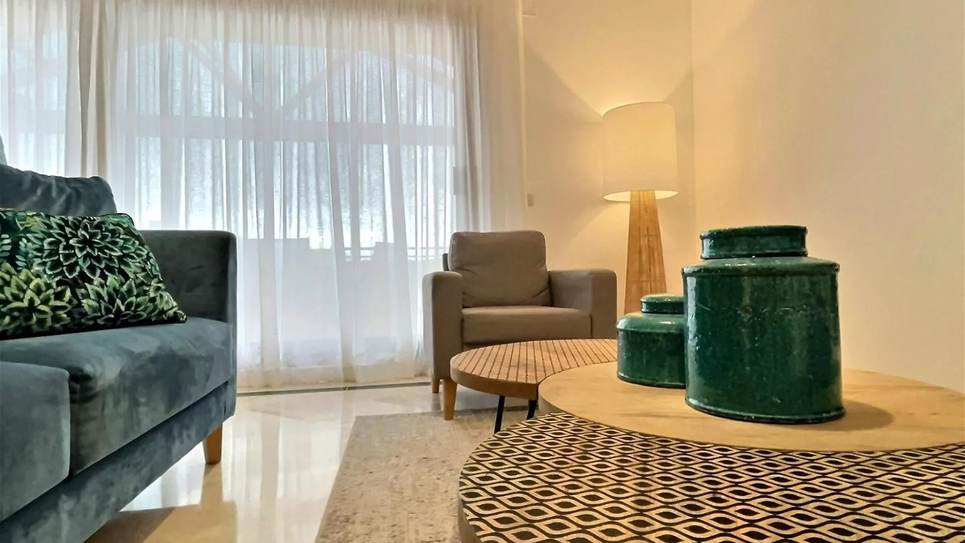 Superb 3-Bed Penthouse Minutes Drive To The Beach Buenas Noches Daire