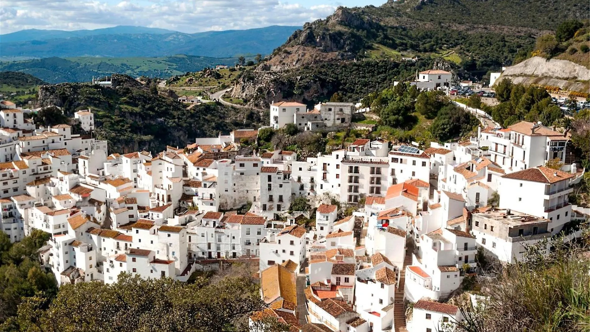 Daire Superb 3-Bed Penthouse Minutes Drive To The Beach Buenas Noches